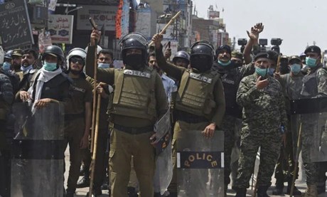 TLP Bebaskan 11 Polisi Yang Mereka Sandera Selama Protes Anti-Prancis Di Lahore